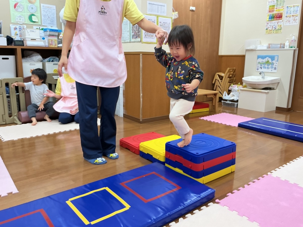 10月運動プログラムの様子(いるかA・階段ブロック)