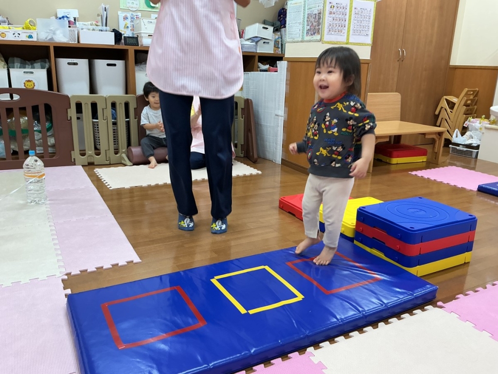 10月運動プログラムの様子(いるかA・階段ブロック)