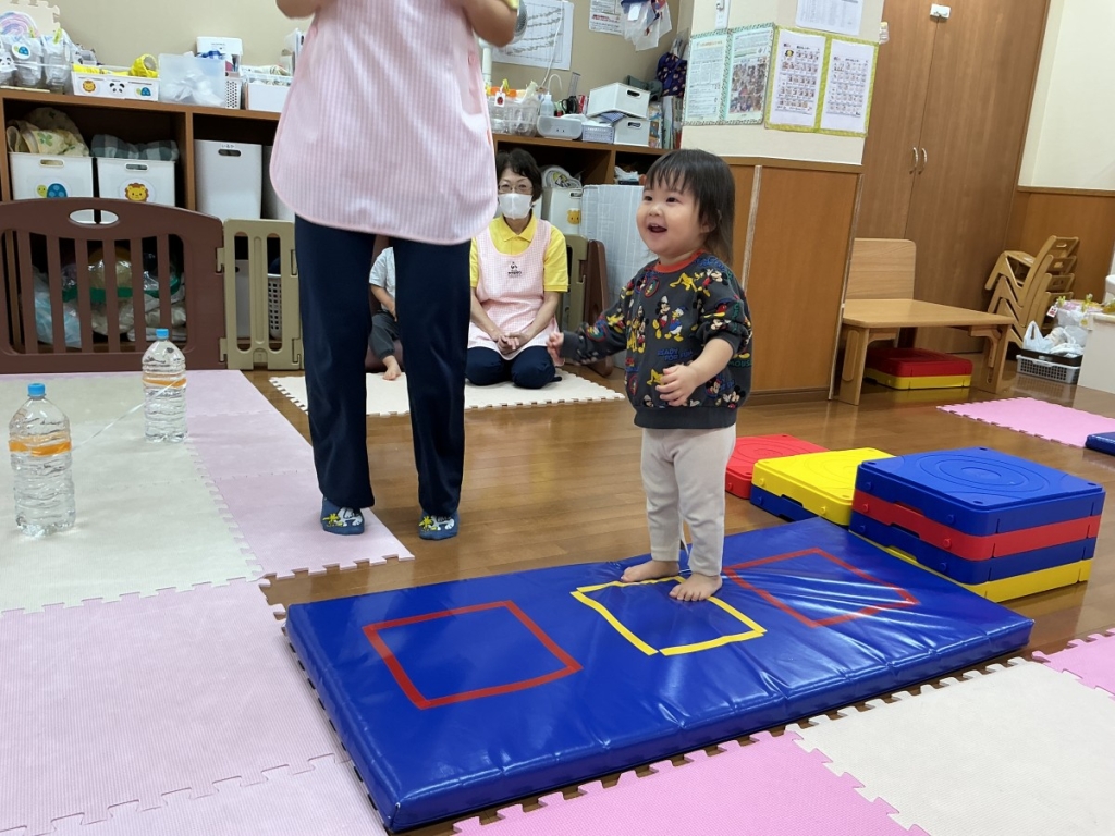 10月運動プログラムの様子(いるかA・階段ブロック)