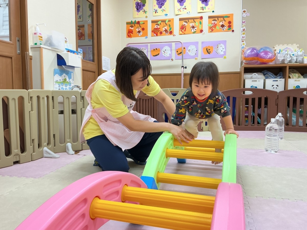 10月運動プログラムの様子(いるかA・橋渡り)