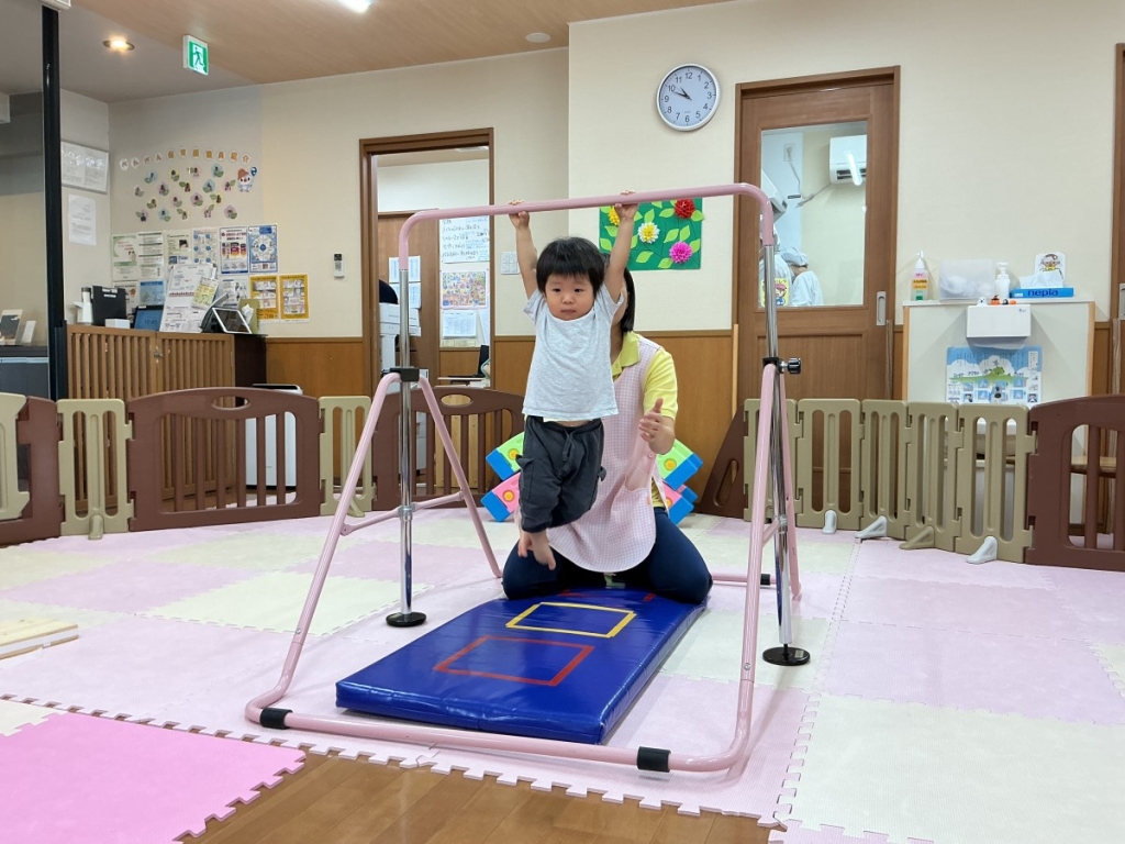 10月運動プログラムの様子(いるかA・ポーズ)