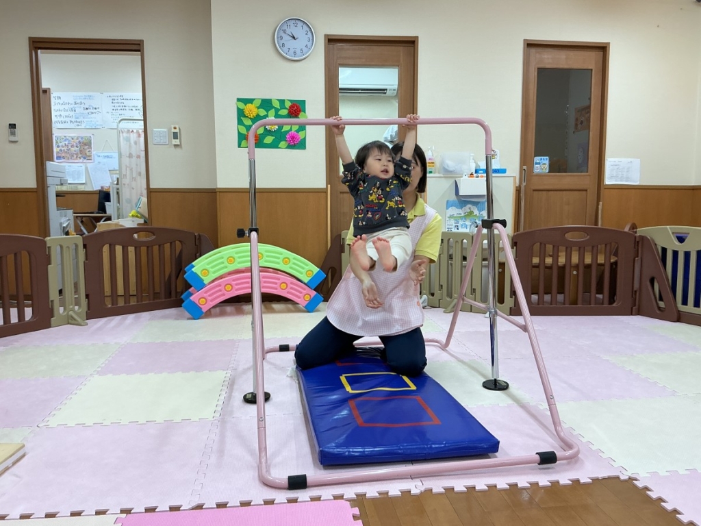 10月運動プログラムの様子(いるかA・ポーズ)