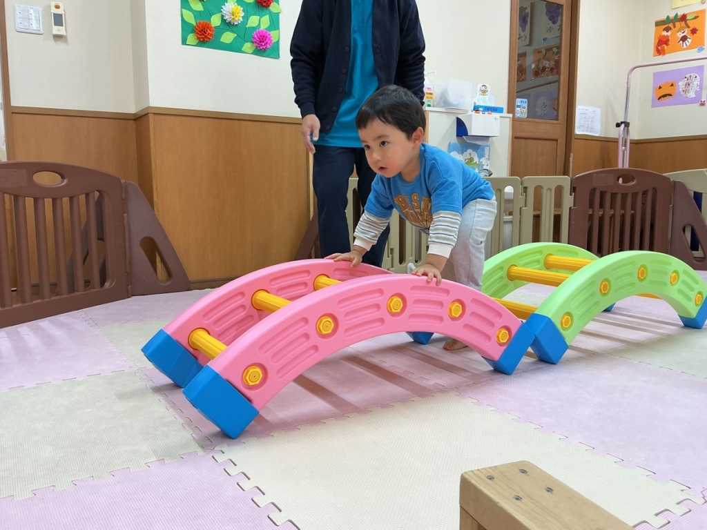 10月運動プログラムの様子(くじら・橋渡り)