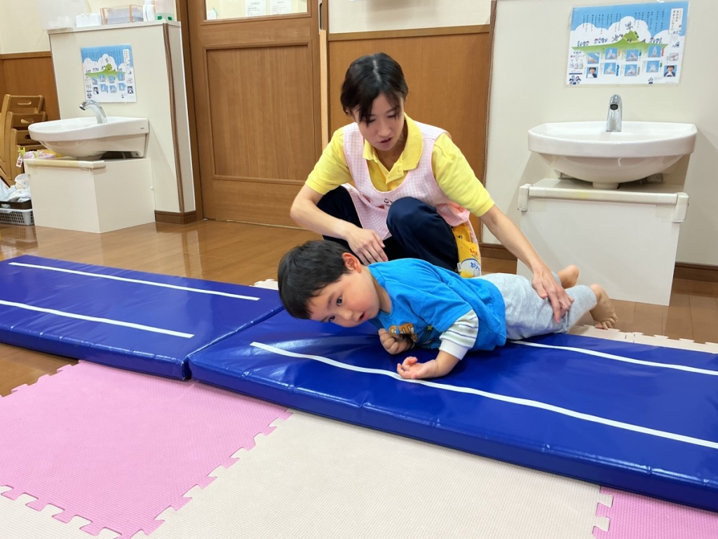 10月運動プログラムの様子(くじら・横転)