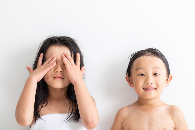 お風呂あがりのこども