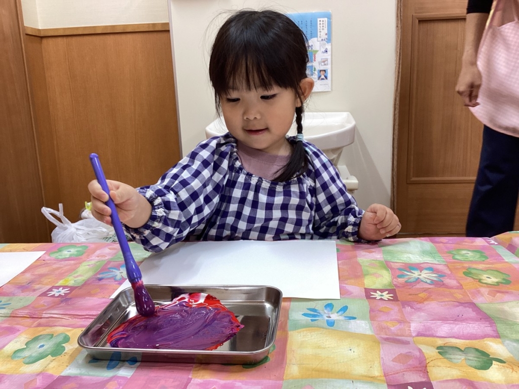 絵の具を混ぜる様子