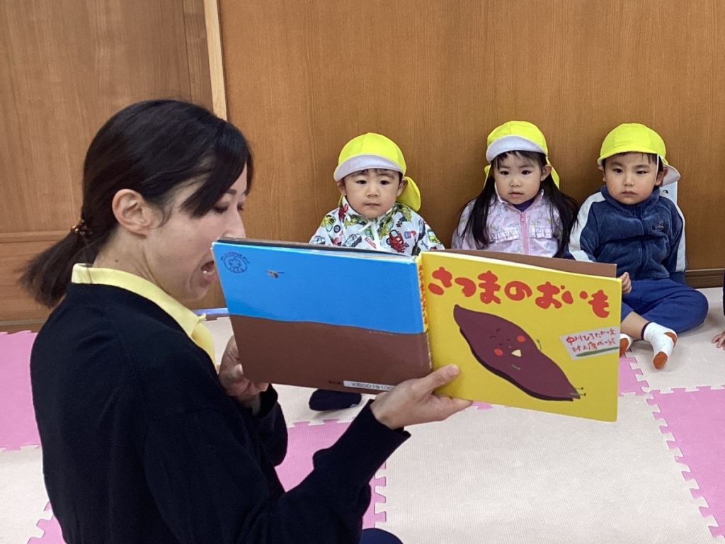 絵本読みあいの様子