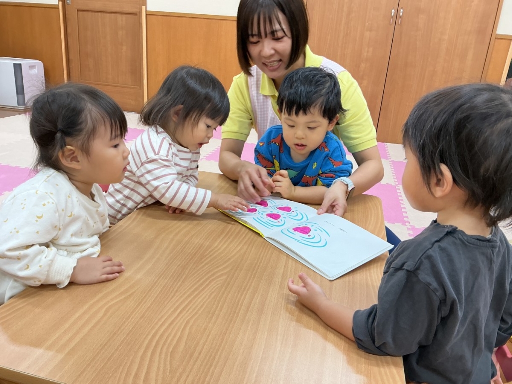 絵本読みあいの様子