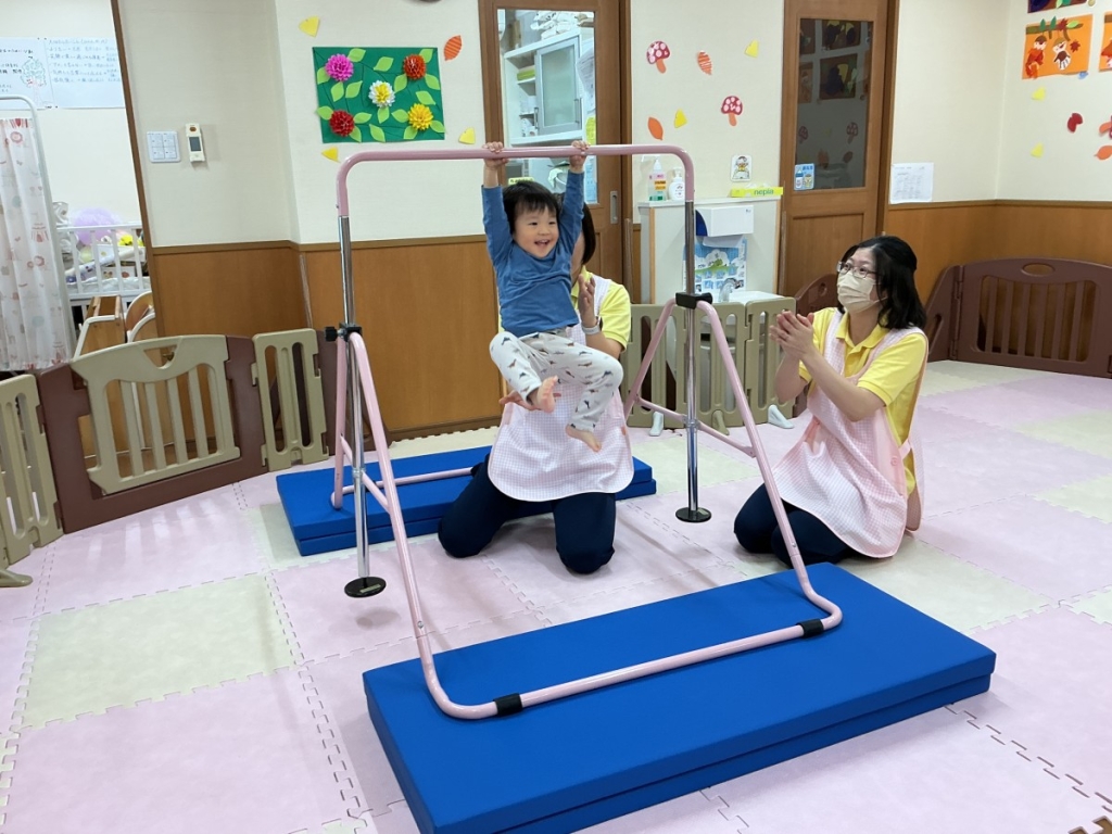 11月運動遊びの会(鉄棒)