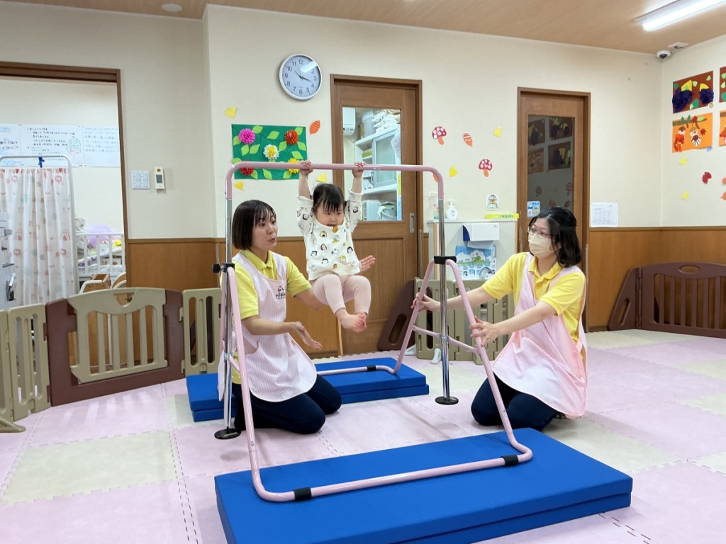 11月運動遊びの会(鉄棒)