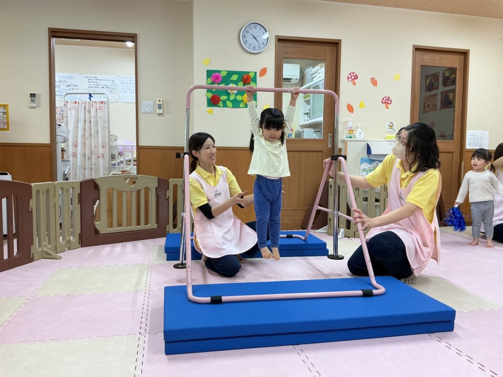 11月運動遊びの会(鉄棒)